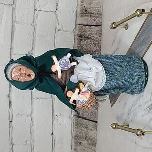 Byers' Choice Carolers Handmade 1995 Cries of London Doll Maker Vendor Vintage